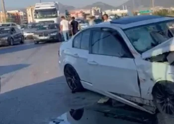 İzmir’de feci kaza: 1 ölü, 2 yaralı