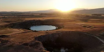 Saklı göllerde gün batımı büyülüyor