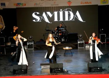 Samida İnegöllü hayranlarıyla buluştu