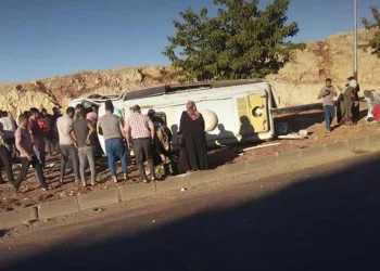 Şanlıurfa’da işçi servisi devrildi: 10 yaralı