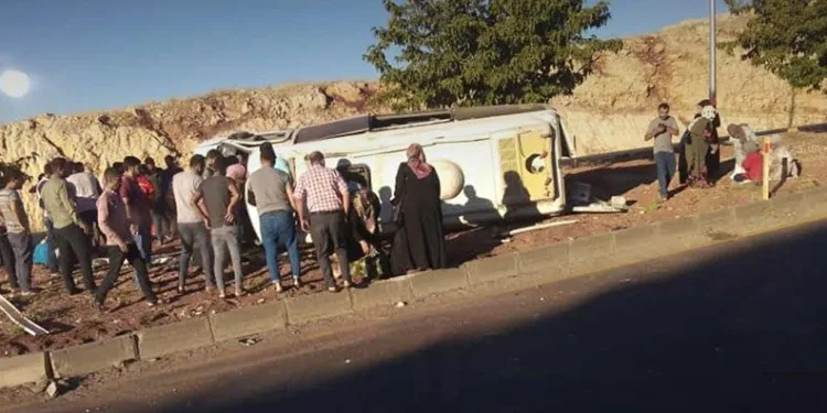 Şanlıurfa’da işçi servisi devrildi: 10 yaralı