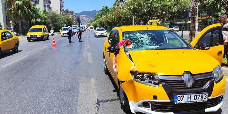 Taksinin çarptığı kadın hayatını kaybetti