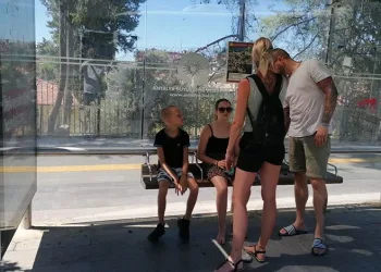 Turist çocuk, fazla yolcu taşıyan minibüste baygınlık geçirdi