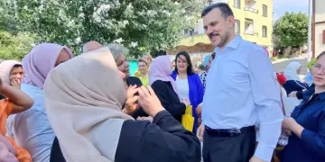 Mustafa Esgin Gölyazı’da vatandaşlarla bayramlaştı