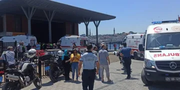 Şehir hatları vapuru iskeleye çarptı: 3 yaralı
