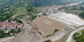 Barajlar, büyük sel felaketinin önüne geçti