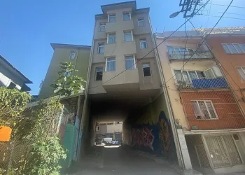 Bursa’daki bu evin altından yol geçiyor