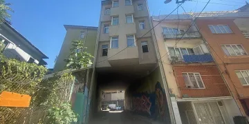 Bursa’daki bu evin altından yol geçiyor