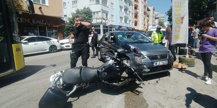 Bursa’da yunus polisleri ile otomobil çarpıştı: 2 yaralı