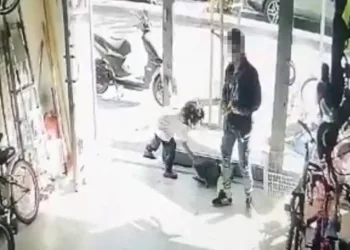 Çocuklarına hırsızlık yaptırdı!