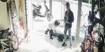 Çocuklarına hırsızlık yaptırdı!
