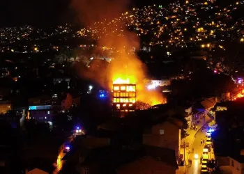 Bursa’da 92 yıllık tarihi ipek fabrikası kül oldu