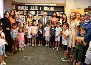 Başkan Erdem çocuklarla kitap okuyarak hayallerini dinledi