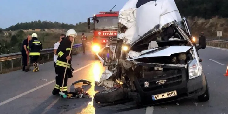 Samsun’da minibüs TIR’la çarpıştı:1 ölü
