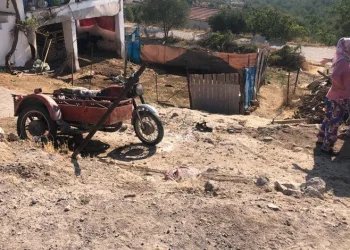 Manisa’da ekmek yapan kadının üstüne motosiklet devrildi