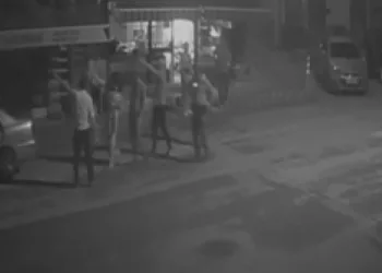 Cinsel saldırıya uğrayan kadın çıplak halde sokağa kaçtı