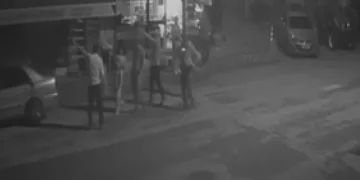 Cinsel saldırıya uğrayan kadın çıplak halde sokağa kaçtı