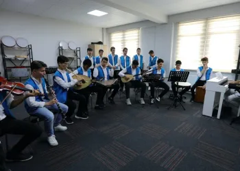 Bursa’da liseliler şehit Eren Bülbül’ü besteyle andı