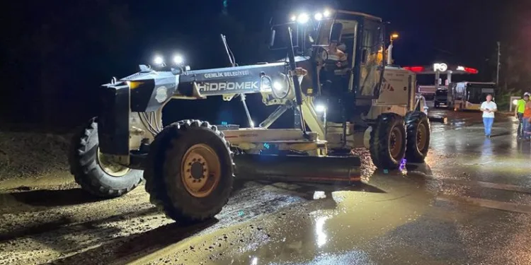 Gemlik’te yağışın verdiği hasara müdahale