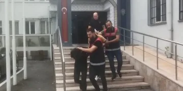 Bursa’da camiden televizyon çalan hırsızlar yakalandı