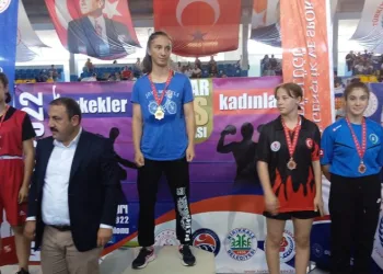 Bursa Büyükşehir sporcuları madalyaları es geçmedi