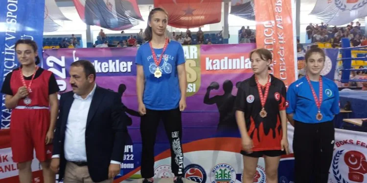 Bursa Büyükşehir sporcuları madalyaları es geçmedi
