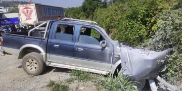 Sakarya’da kontrolden çıkan pikap TIR’a çarptı
