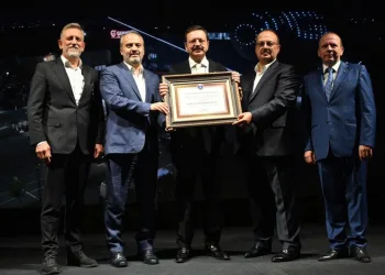 Hisarcıklıoğlu’na ‘Bursa hizmet nişanı’