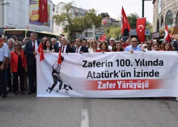CHP Bursa’dan Zafer Bayramı coşkusu