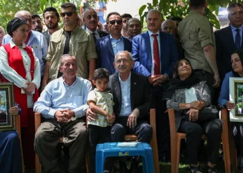 Kılıçdaroğlu Uludere’yi ziyaret etti