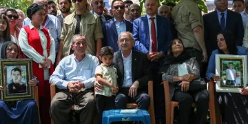 Kılıçdaroğlu Uludere’yi ziyaret etti