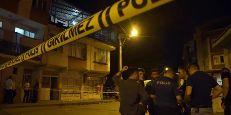 Bursa’da polisi vurup kendi kafasına sıktı