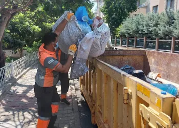 Bakırköy’de evden 4 kamyon çöp çıktı