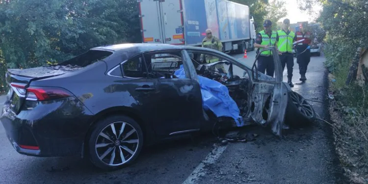 Bursa’da ağaca çarpıp yanan aracın sürücüsü öldü