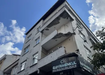İstanbul’da tadilat sırasında balkon çöktü: 1 ölü