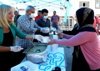 Nilüfer Belediyesi’nden aşure ikramı