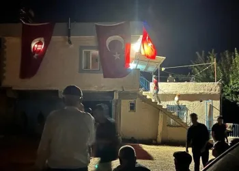 Adıyamanlı şehidin baba ocağına Türk bayrağı asıldı