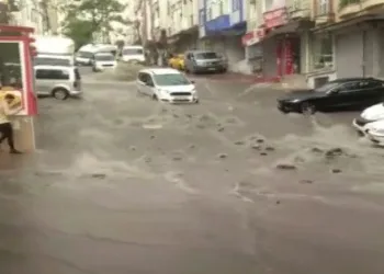 Esenyurt’ta sağanak yağış sonrası taşkın