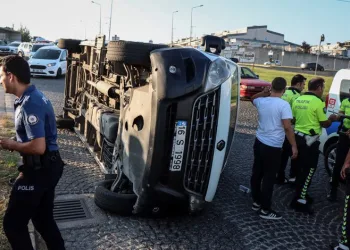 Bursa’da işçi servisi devrildi: 8 yaralı