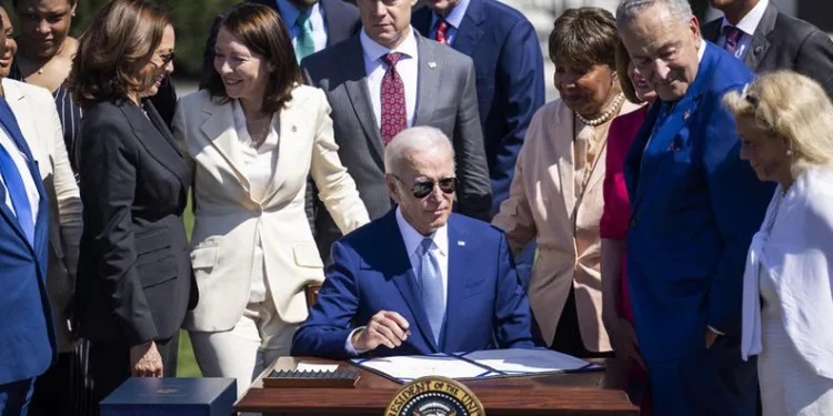 Biden, Çip ve Bilim Yasasını imzaladı