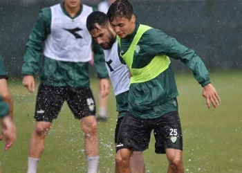 Bursaspor yağmur altında çalıştı
