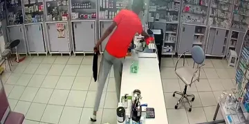 Bursa’da hırsız eczanedeki sadaka kutusunu çaldı