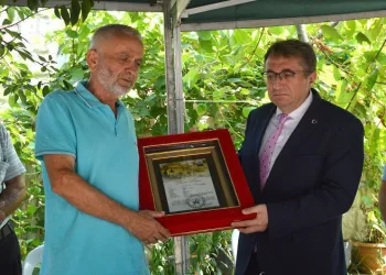 Şehit Piyade Teğmen Civelek’in şehadet belgesi, ailesine teslim edildi