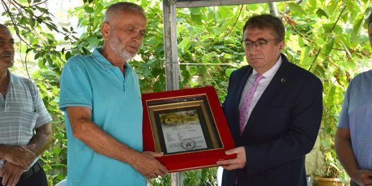 Şehit Piyade Teğmen Civelek’in şehadet belgesi, ailesine teslim edildi