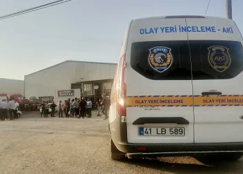 Kocaeli’de geri dönüşüm makinesine sıkışan işçi öldü