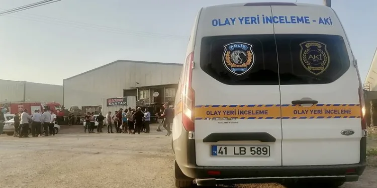 Kocaeli’de geri dönüşüm makinesine sıkışan işçi öldü