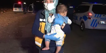 8 aylık bebek bir evin bahçesine bırakıldı