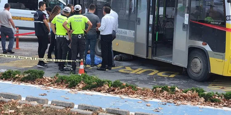 Bursa’da kahreden ölüm! 8 yaşındaki çocuk otobüsün altında kaldı