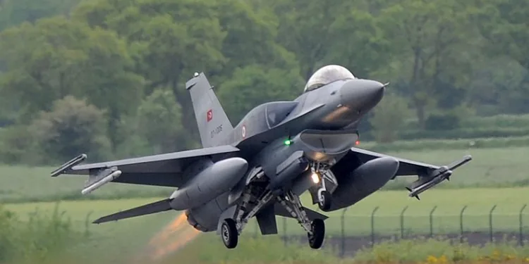 Türk F-16’lara Yunan uçaklarından taciz