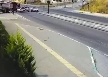 Kırmızı ışık ihlali kazayı beraberinde getirdi